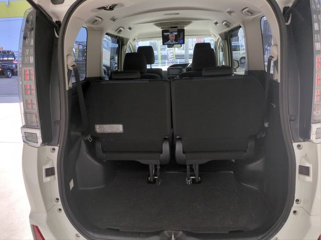 TOYOTA VOXY 2014 Image 31