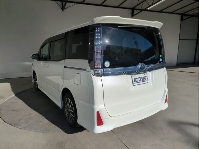 TOYOTA VOXY 2014 Image 31