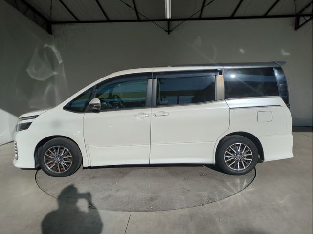 TOYOTA VOXY 2014 Image 31