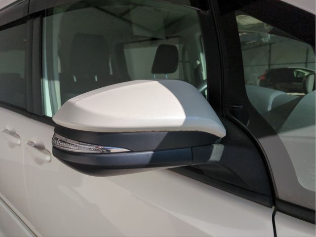 TOYOTA VOXY 2014 Image 31