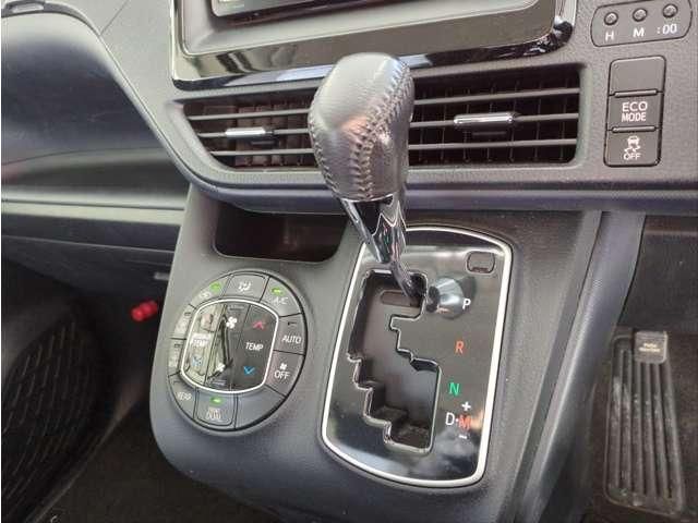 TOYOTA VOXY 2014 Image 31