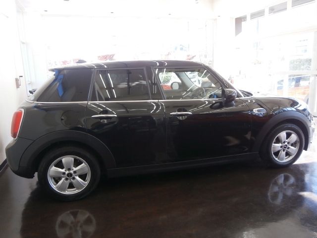 BMW MINI COOPER 5DOOR 2019 Image 31