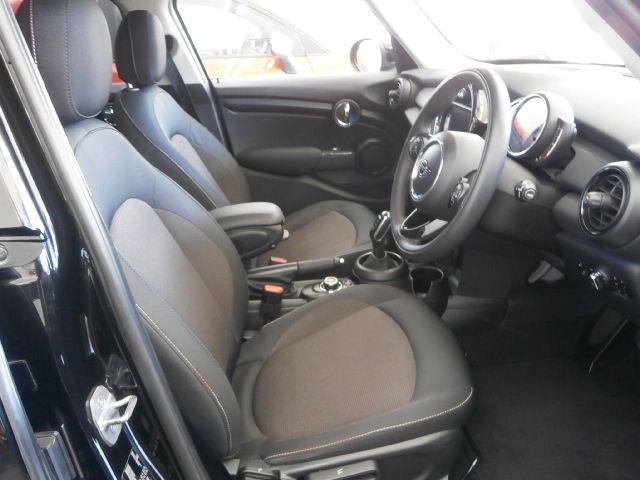 BMW MINI COOPER 5DOOR 2019 Image 31