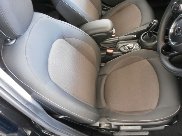 BMW MINI COOPER 5DOOR 2019 Image 31