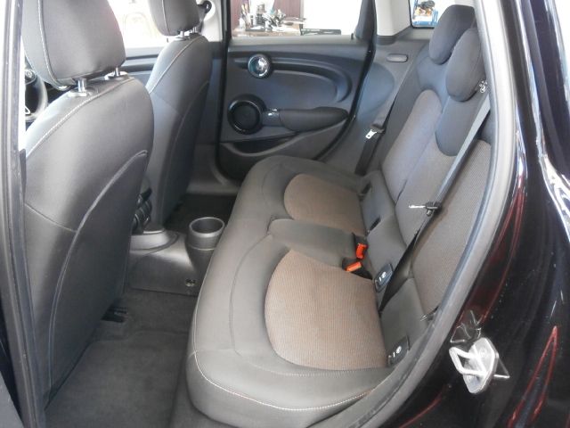 BMW MINI COOPER 5DOOR 2019 Image 31