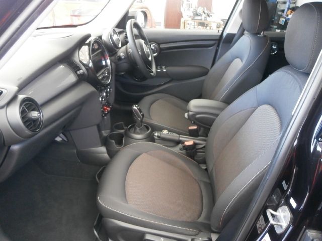 BMW MINI COOPER 5DOOR 2019 Image 31