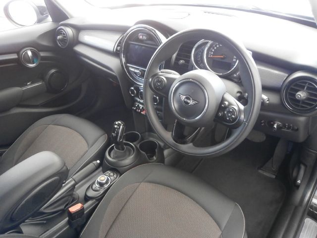 BMW MINI COOPER 5DOOR 2019 Image 31