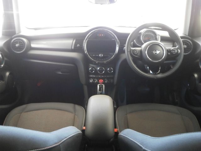 BMW MINI COOPER 5DOOR 2019 Image 31