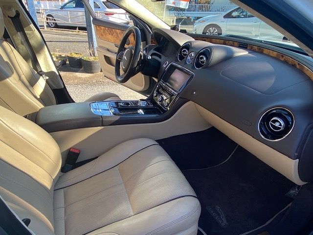 JAGUAR XJSERIES SEDA 2010 Image 31