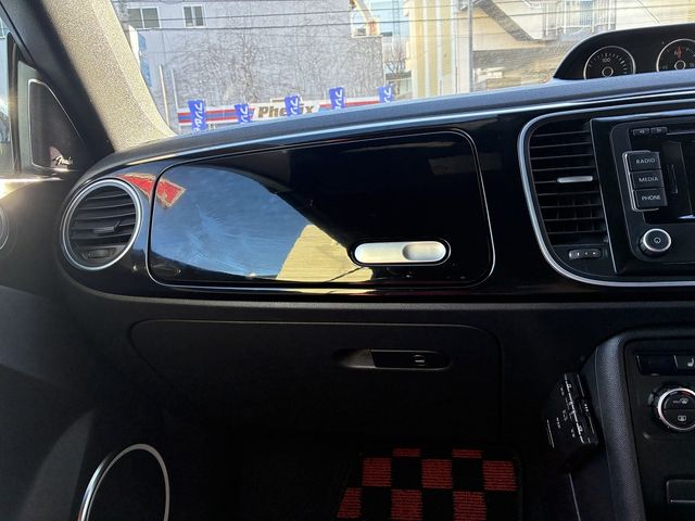 VOLKSWAGEN THE BEETL 2020 Image 31