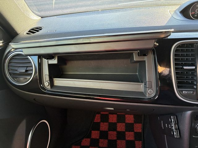 VOLKSWAGEN THE BEETL 2020 Image 31