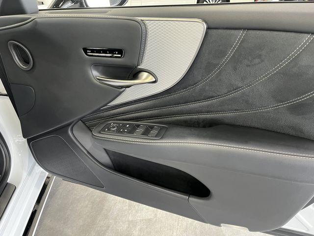 TOYOTA LEXUS LS500H 4WD 2021 Image 31