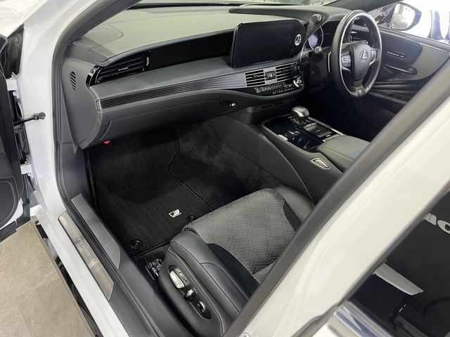 TOYOTA LEXUS LS500H 4WD 2021 Image 31