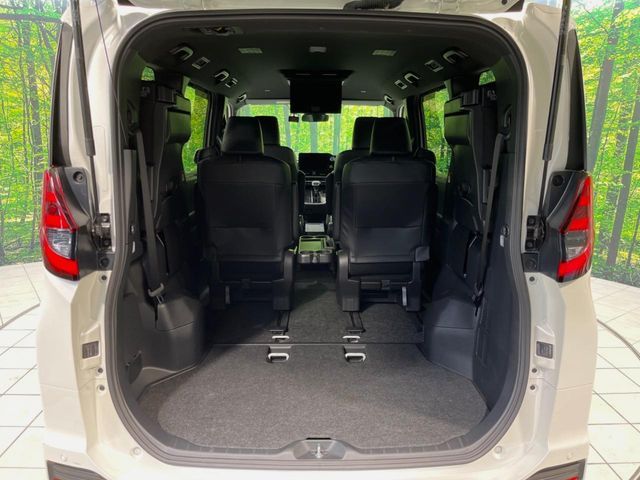 TOYOTA NOAH HYBRID 2023 Image 31