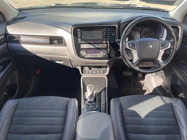 MITSUBISHI OUTLANDER PHEV 2016 Image 31