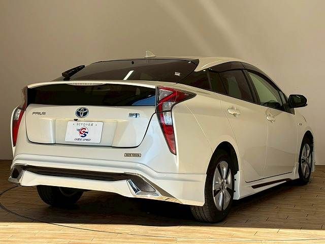 TOYOTA PRIUS 2017 Image 31
