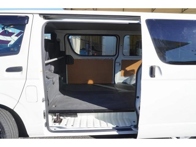 TOYOTA HIACE VAN 2WD 2018 Image 31
