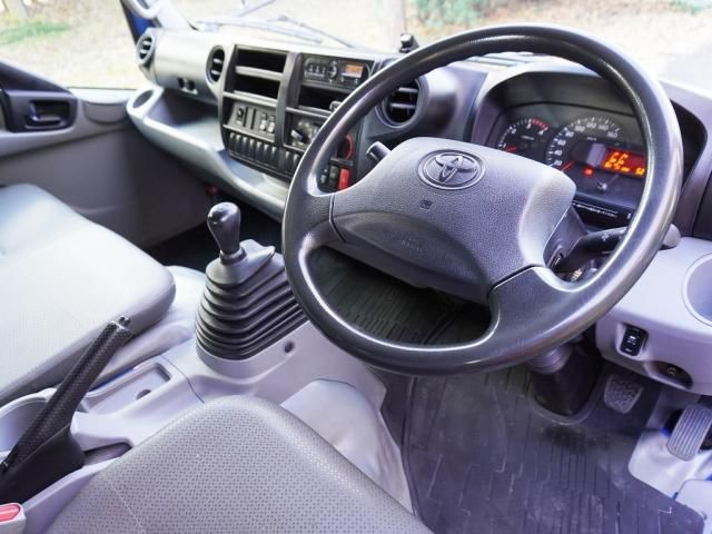 TOYOTA DYNA 2017 Image 31