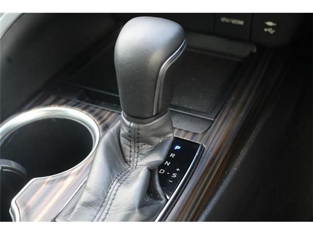 TOYOTA CAMRY HYBRID 2017 Image 31