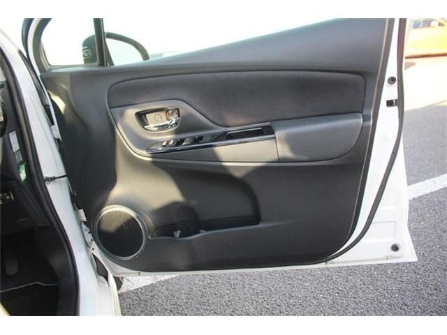 TOYOTA VITZ 2018 Image 31