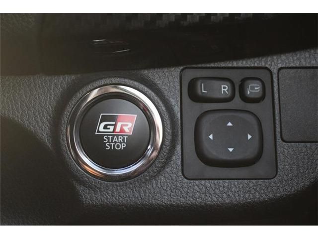 TOYOTA VITZ 2018 Image 31