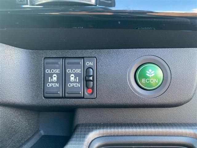 HONDA STEPWAGON SPADA 2015 Image 31