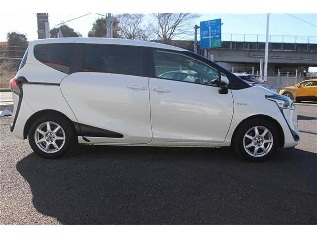 TOYOTA SIENTA HYBRID 2018 Image 31