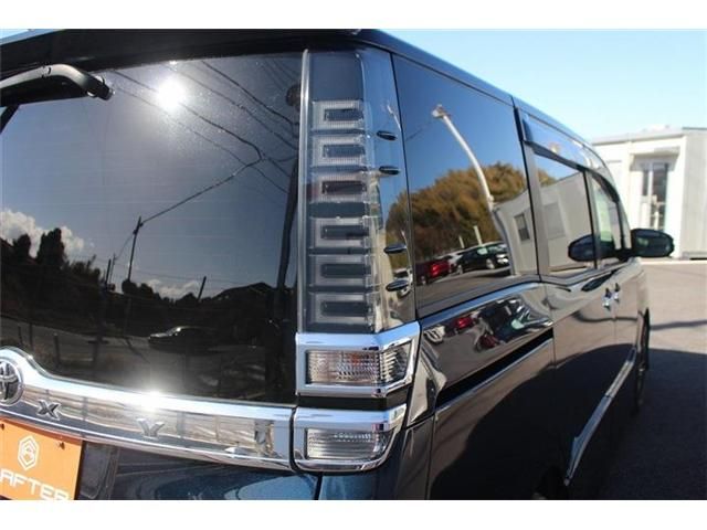 TOYOTA VOXY 2019 Image 31