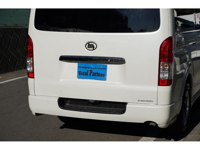 TOYOTA HIACE VAN 2WD 2021 Image 31