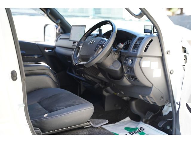 TOYOTA HIACE VAN 2WD 2021 Image 31