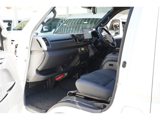 TOYOTA HIACE VAN 2WD 2021 Image 31