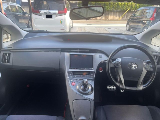 TOYOTA PRIUS 2014 Image 31