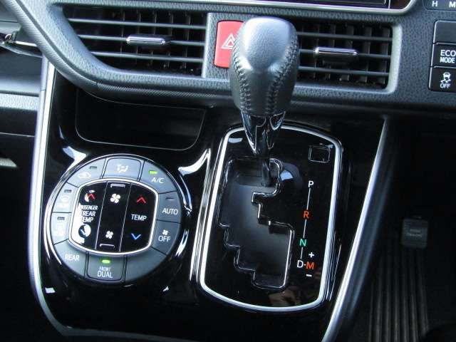 TOYOTA VOXY 2018 Image 31