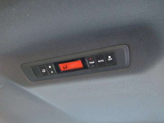 TOYOTA VOXY 2018 Image 31