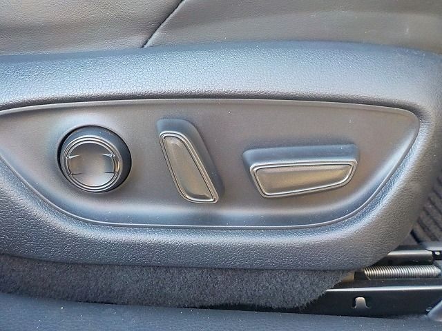 TOYOTA CROWN SEDAN HYBRID 4 2018 Image 31