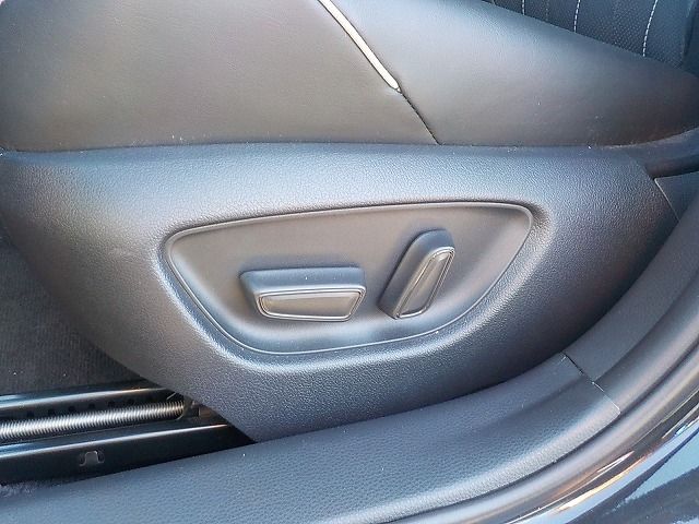 TOYOTA CROWN SEDAN HYBRID 4 2018 Image 31