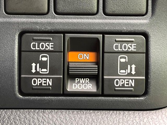 TOYOTA VOXY 2015 Image 31