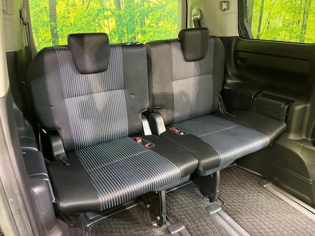 TOYOTA VOXY 2015 Image 31