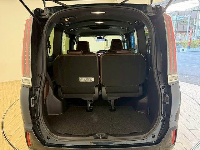 TOYOTA ESQUIRE HYBRID 2018 Image 31