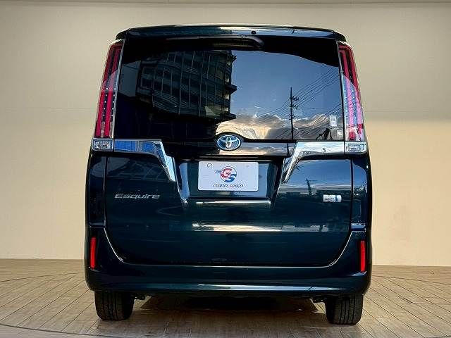 TOYOTA ESQUIRE HYBRID 2018 Image 31