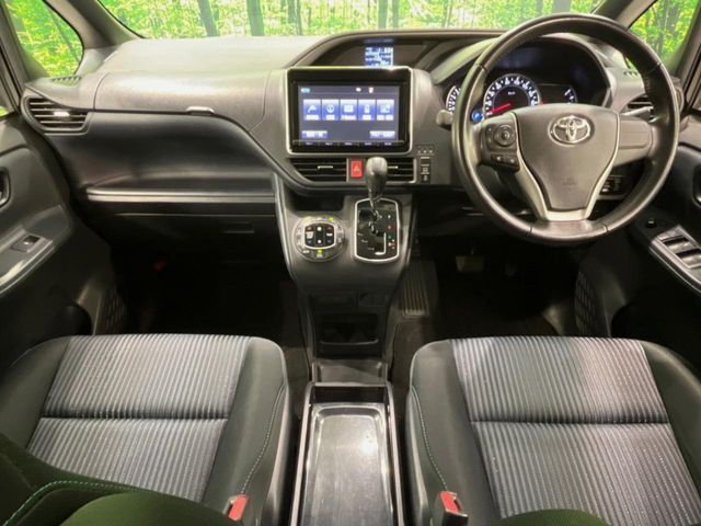 TOYOTA VOXY 2015 Image 31