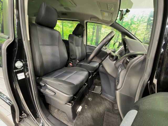 TOYOTA VOXY 2015 Image 31