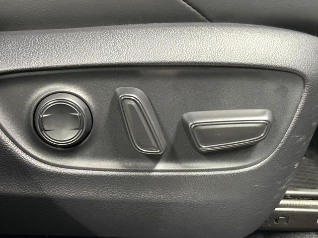 TOYOTA HARRIER 2WD 2023 Image 31