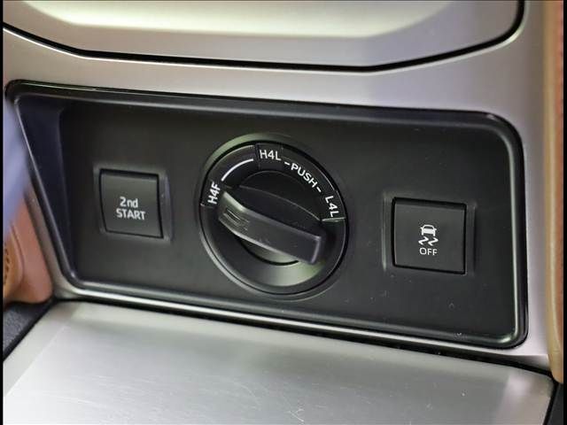 TOYOTA LANDCRUISER PRADO 2022 Image 31