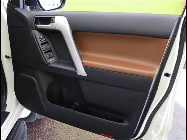 TOYOTA LANDCRUISER PRADO 2022 Image 31