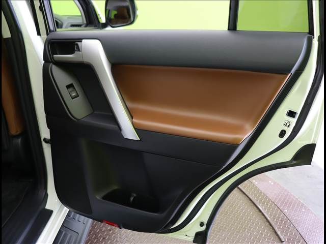 TOYOTA LANDCRUISER PRADO 2022 Image 31