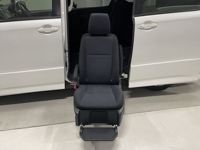 TOYOTA NOAH 2016 Image 31