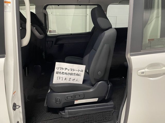 TOYOTA NOAH 2016 Image 31