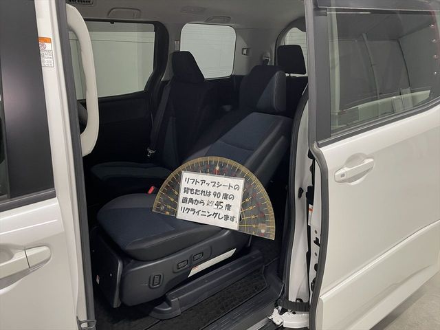TOYOTA NOAH 2016 Image 31