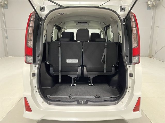 TOYOTA NOAH 2016 Image 31